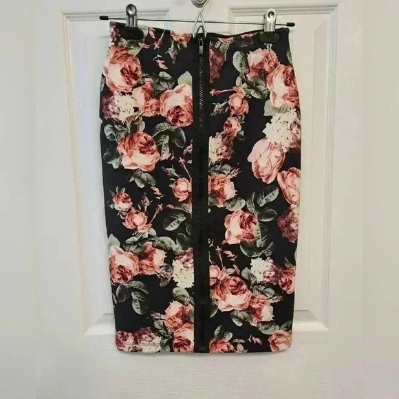 ❤️ Pretty Floral H&M Pencil Skirt - Picture 8 of 9